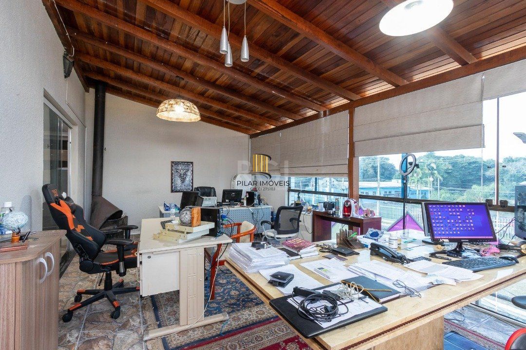 Sobrado para Venda - 300m², 3 dormitórios, sendo 1 suites, 3 vagas - Cavalhada
