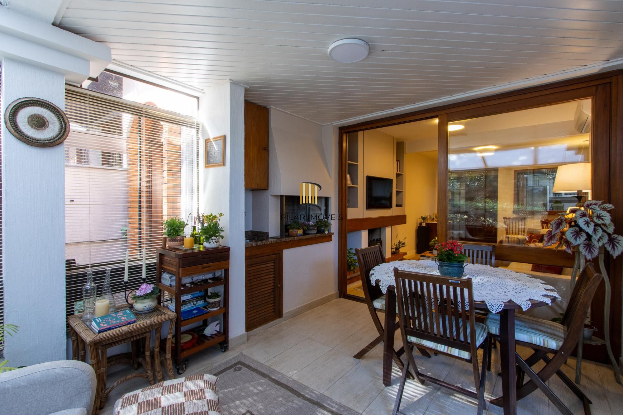 Apartamento de 4 dormitórios, 1 suíte e 2 vagas escrituradas - Bairro Ipanema.