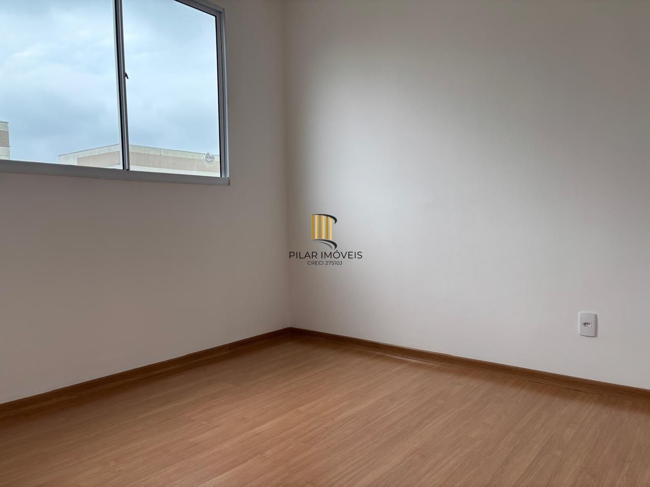 Apartamento 2 dorm, 1 banheiro e vaga escriturada - bairro Morro Santana