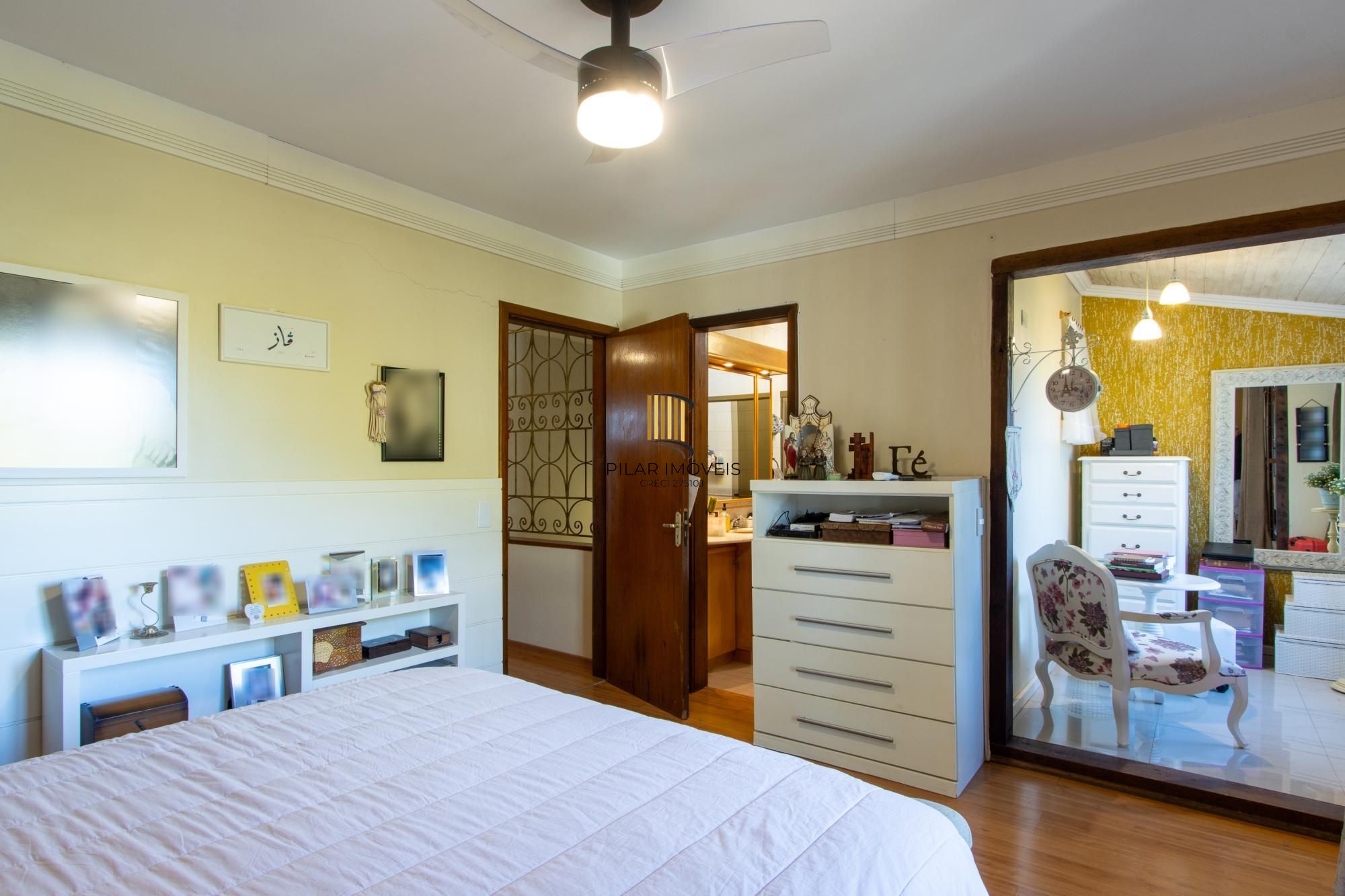 CASA EM CONDOMÍNIO NO BAIRRO IPANEMA — 4 DORMITÓRIOS (2 SUÍTES) — 2 VAGAS