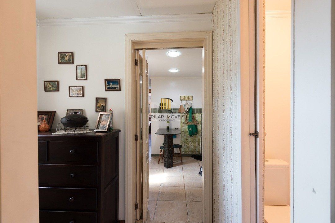 Casa para Venda - 320m², 5 dormitórios, sendo 2 suites, 3 vagas - Tristeza