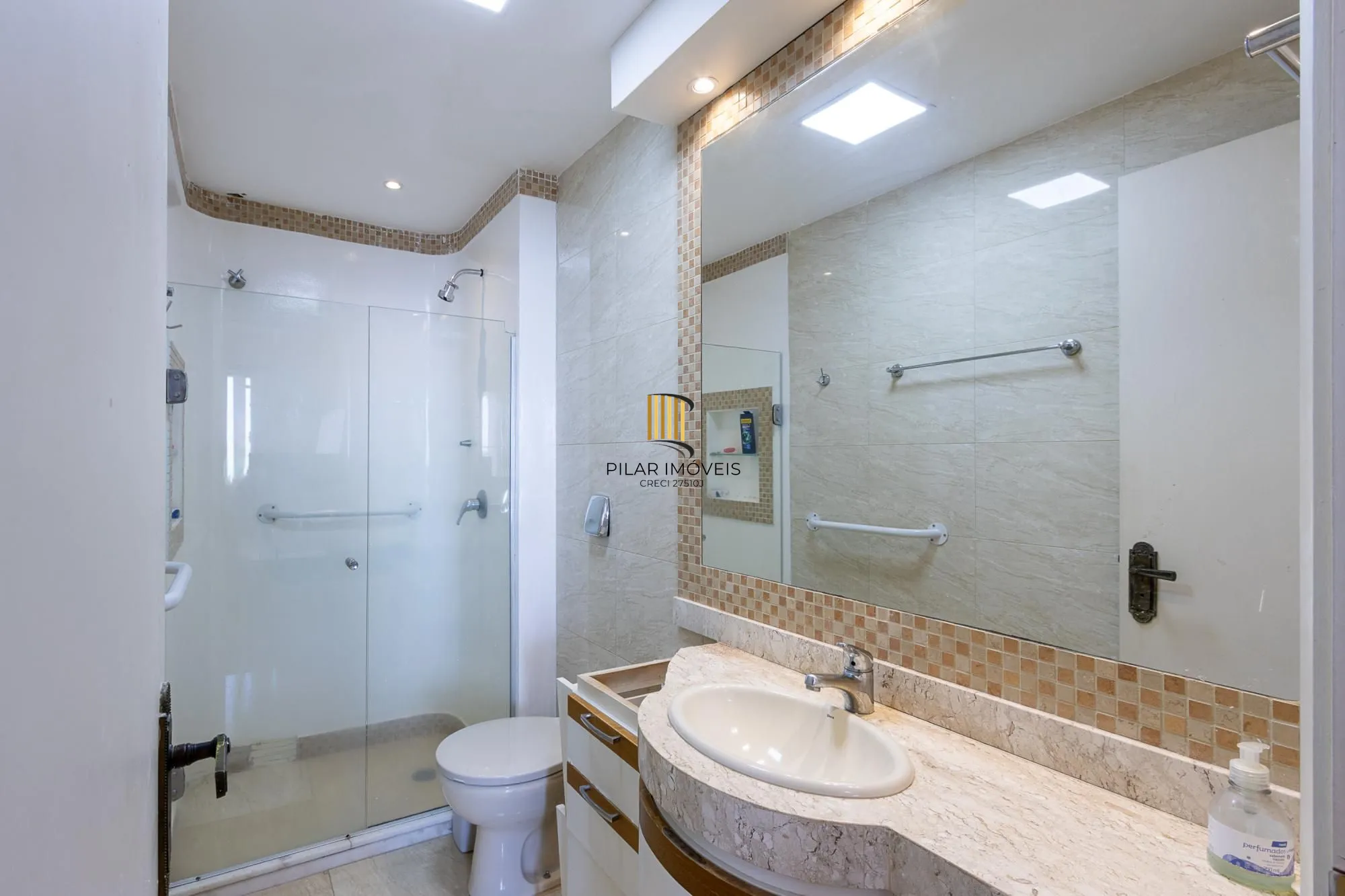 Residência em endereço nobre na Vila Assunção, com vista privilegiada para o Guaíba e clubes náuticos!