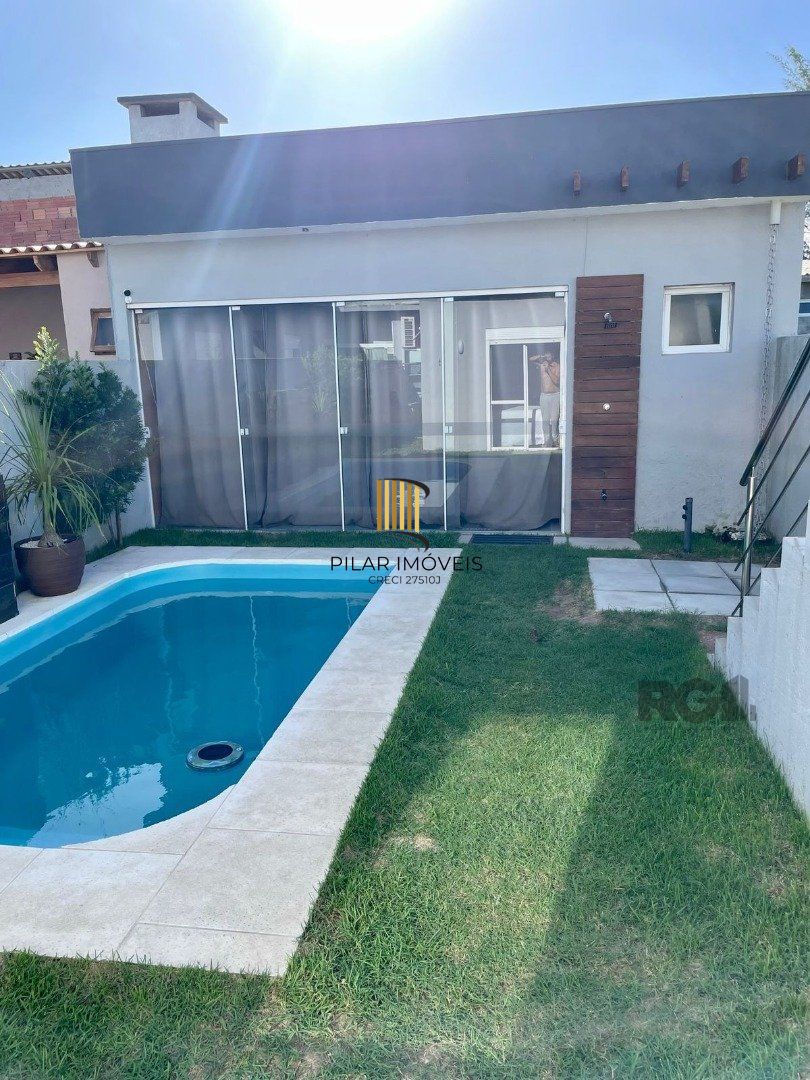 CASA COM 4 DORMITORIOS SUITE , A 3 QUADRAS DO MAR !!