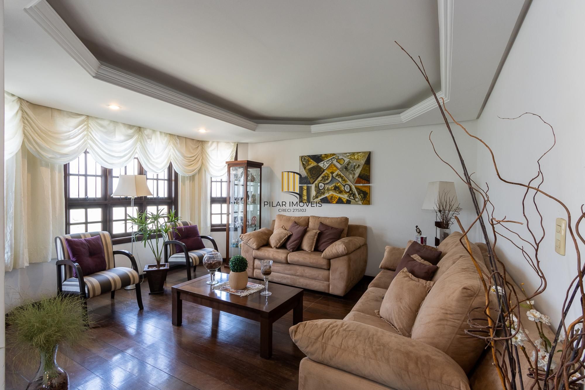 Sobrado, 3 quartos, 2 vagas, pátio com piscina - Bairro Nonoai