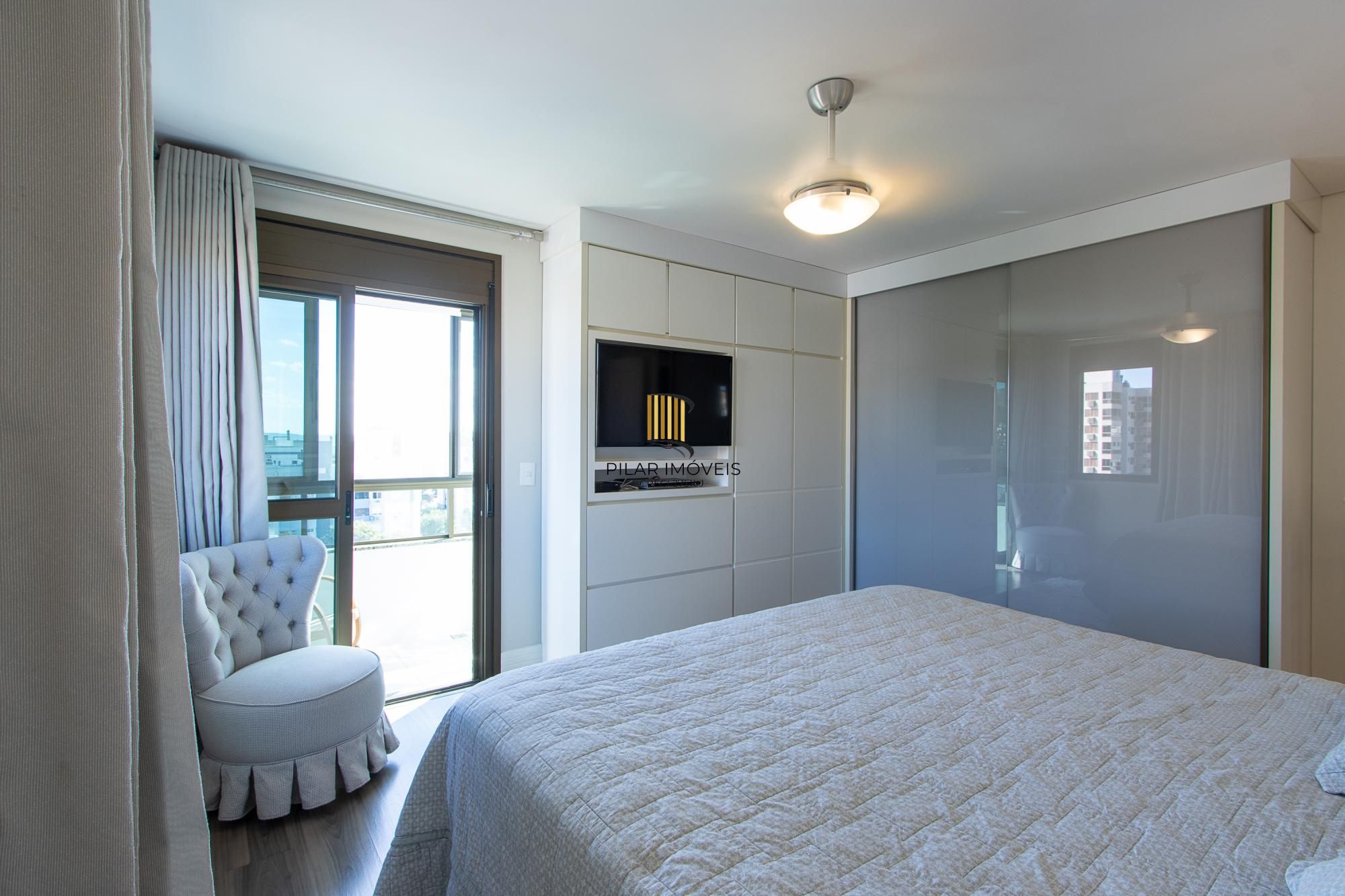 Excelente apartamento de 3 dormitórios, 1 suíte e 2 vagas no bairro Tristeza.