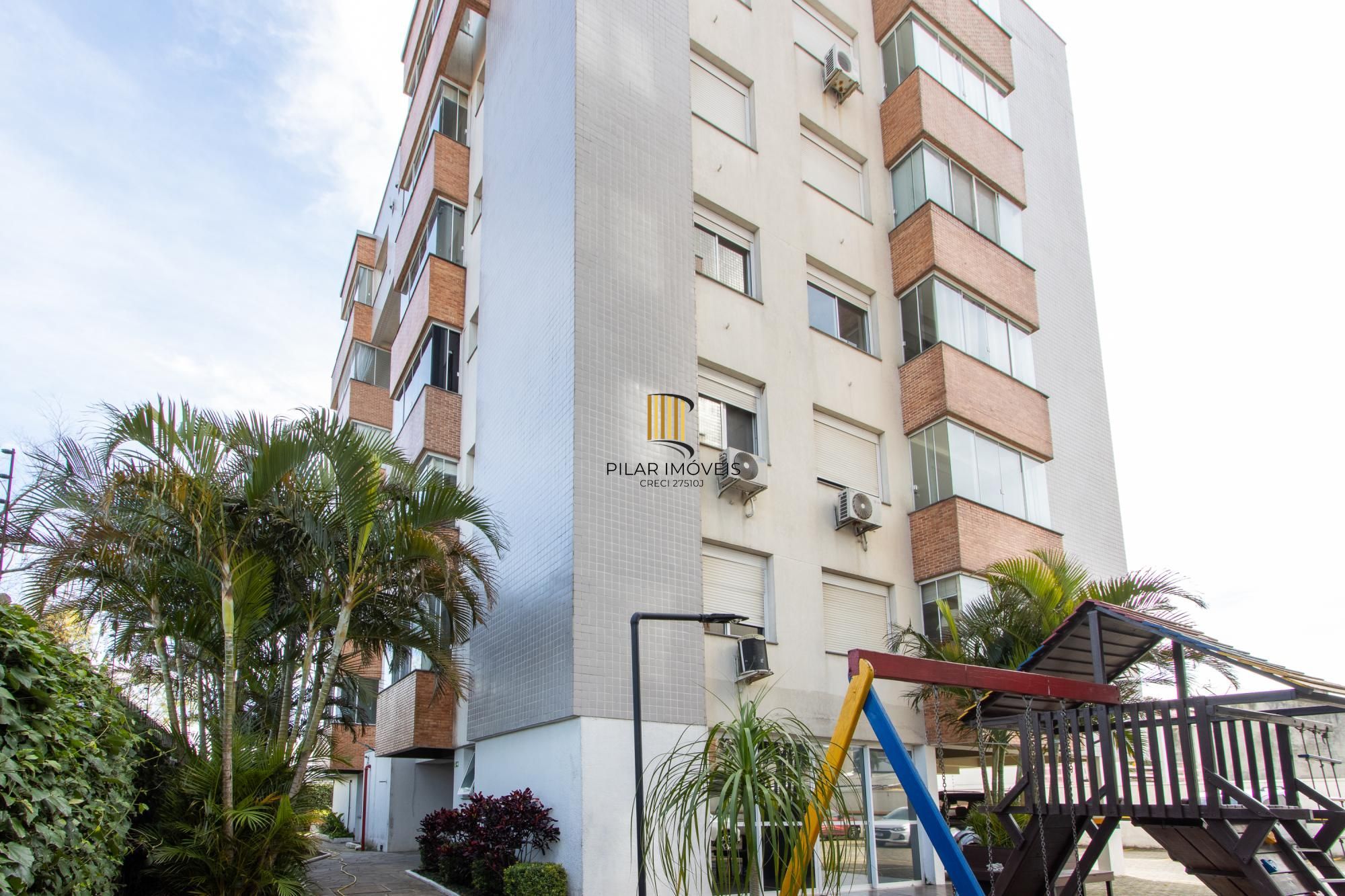 Apartamento de 2 dormitórios, na zona sul de Porto Alegre, semi-mobiliado, churrasqueira e box escriturado.