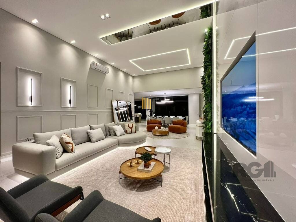 Casa térrea no Condomínio Velas da Marina com 4 suítes, piscina e 243m² privativos