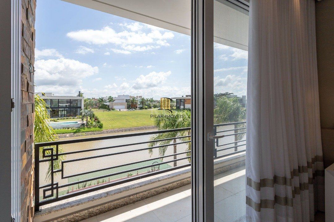 Casa Condominio para Venda - 519m², 4 dormitórios, sendo 4 suites, 2 vagas - Sans Souci