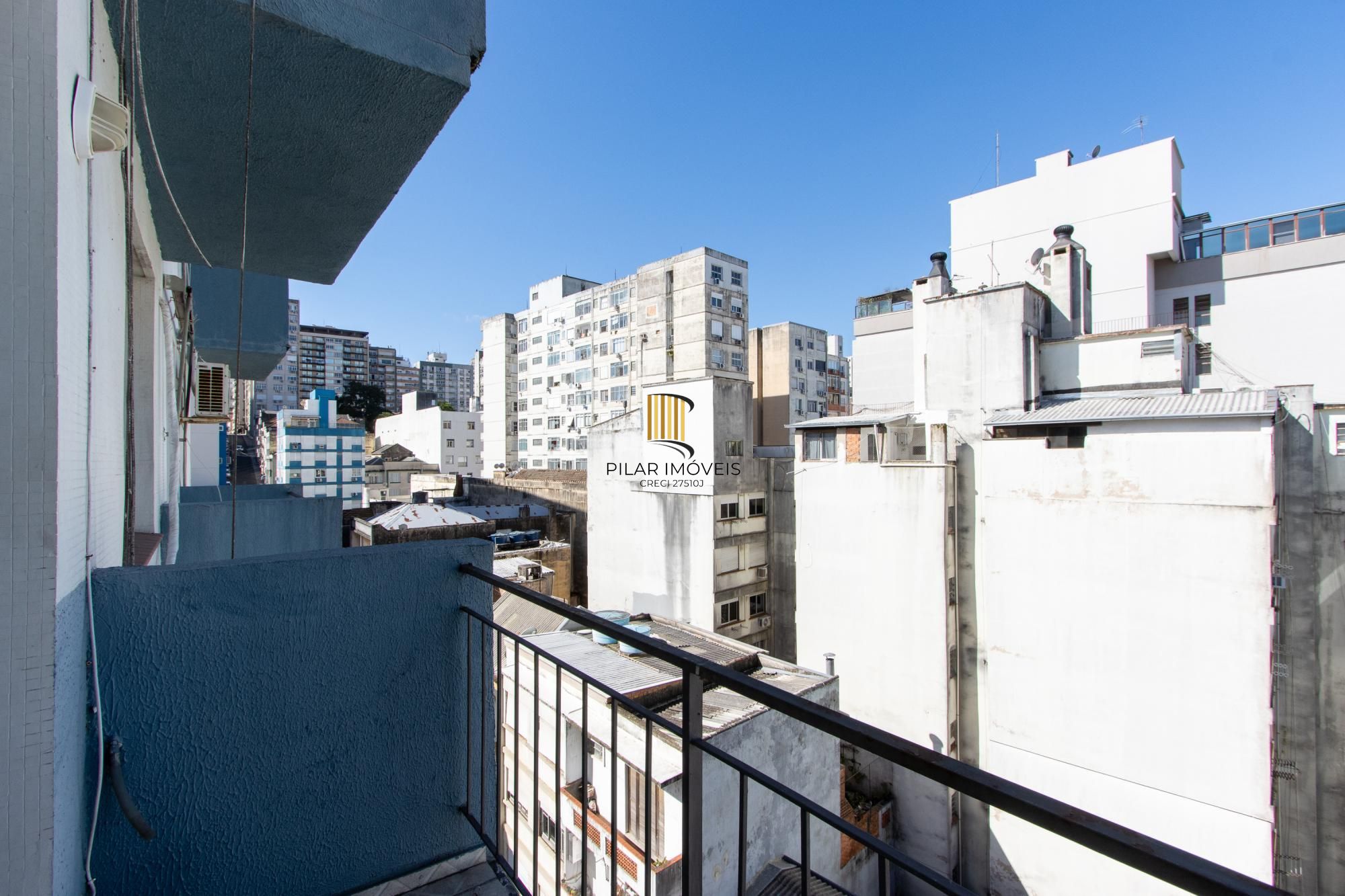 Apartamento 1 quarto, com sacada, andar alto com vista livre - Centro Histórico