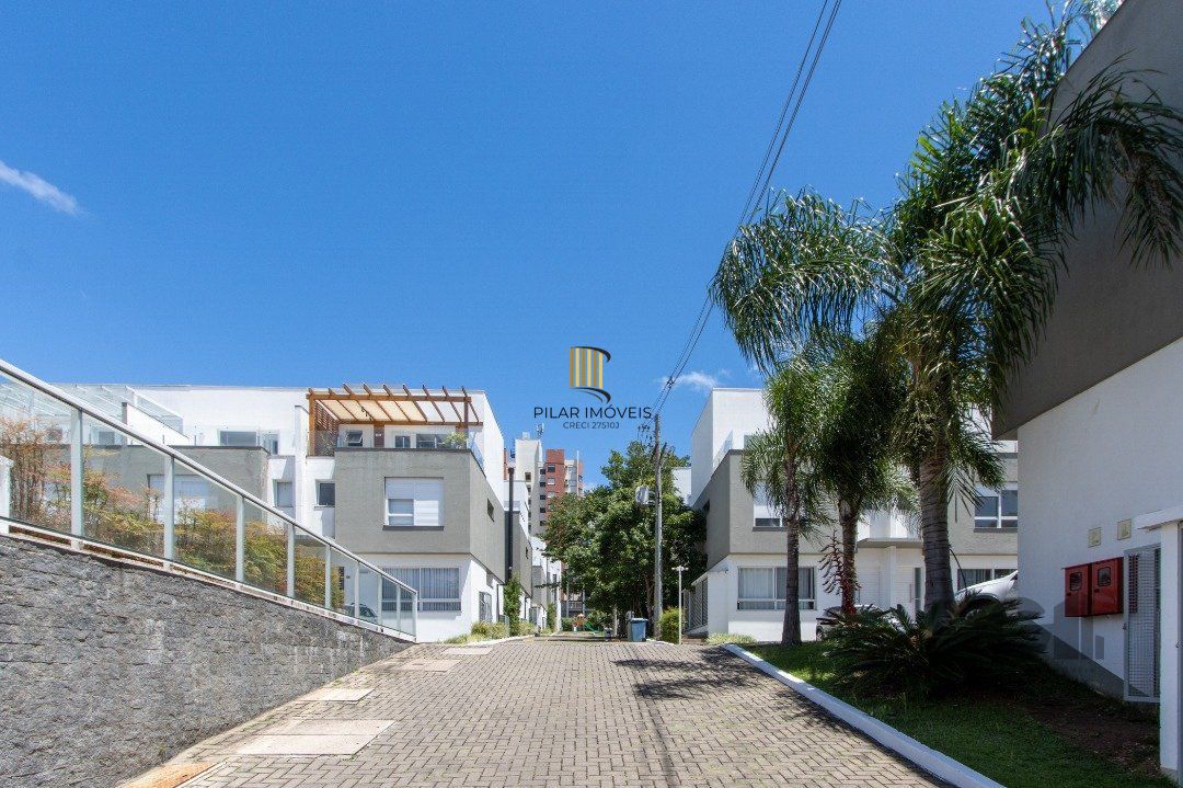 Casa em Condomínio, 197m², 3dormitórios, bairro Glória