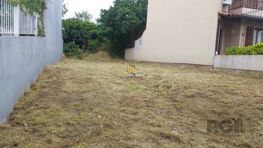 Terreno plano, medindo 207,50. 8,30x25,00.