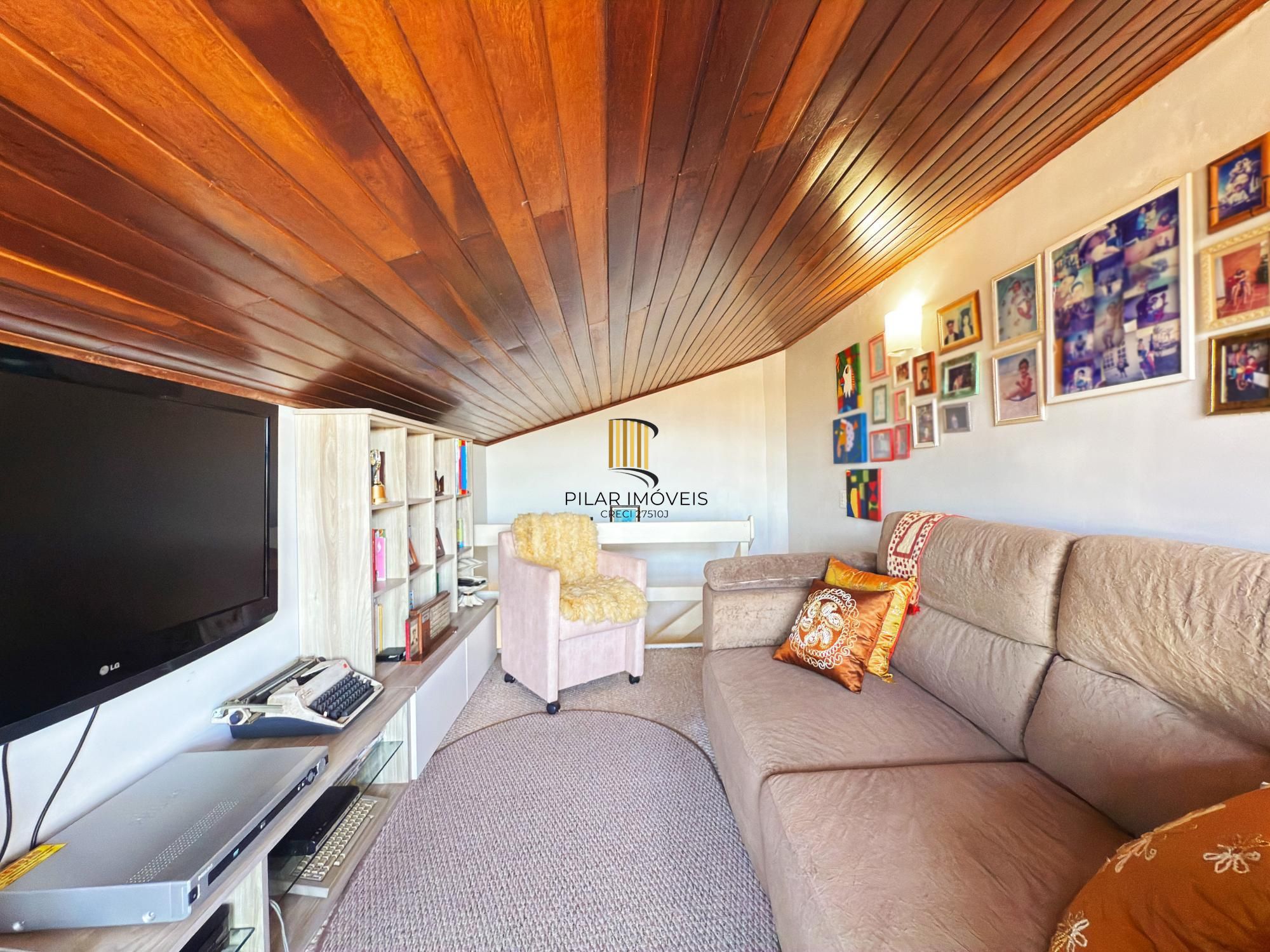 Casa em condomínio bairro Tristeza, com 185m² privativos.