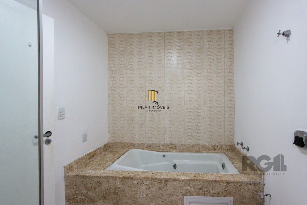 Casa com 4 quartos, com 347,57 m 2 privativos