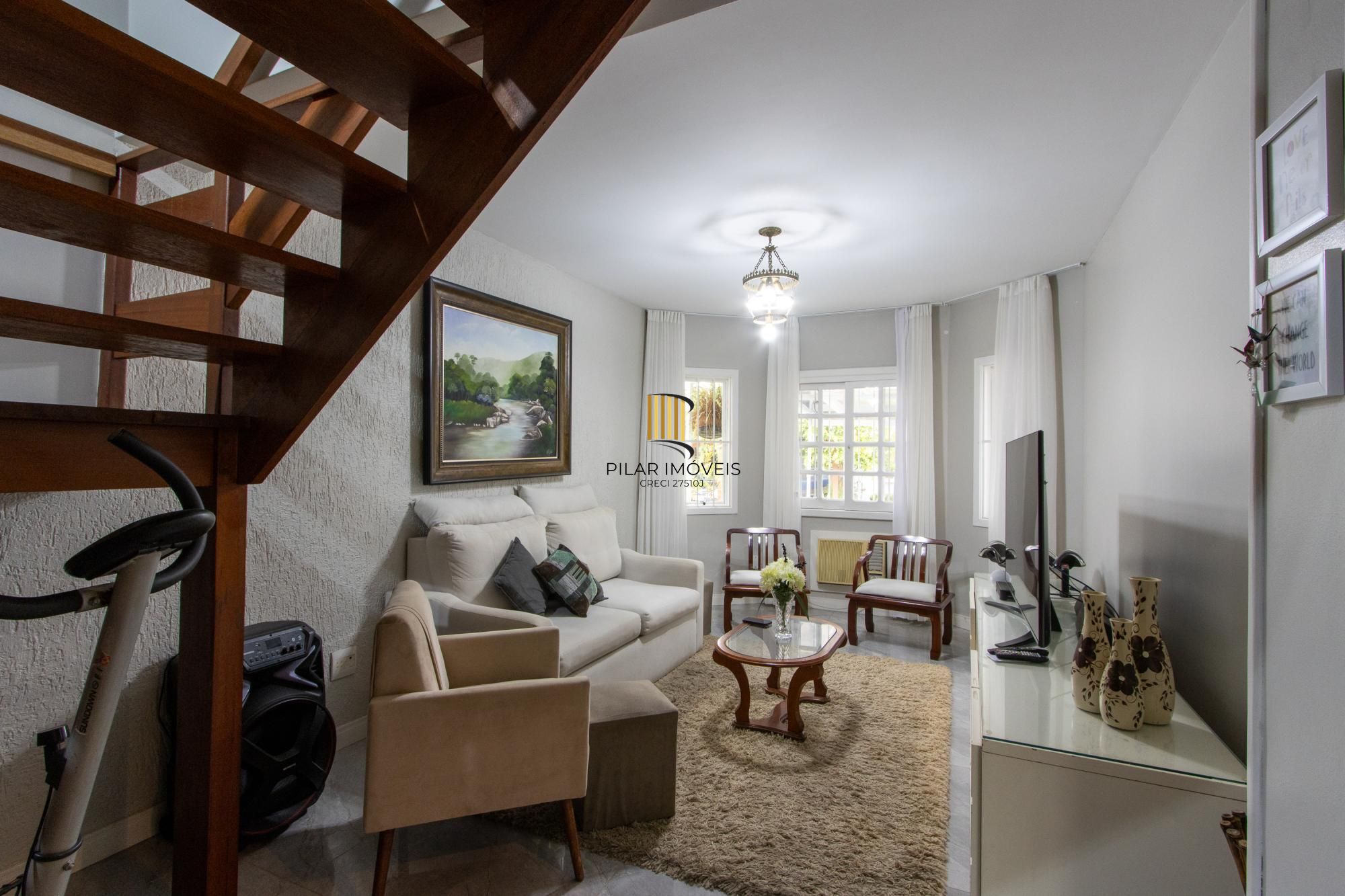 Casa 3 dormitórios no bairro Guarujá