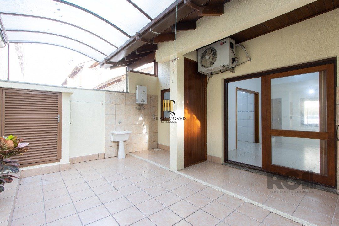 Casa de Condomínio 3 dormitórios no bairro Cavalhada
