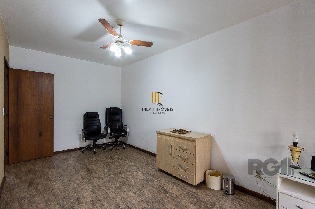 Casa 4 dormitórios no bairro Azenha