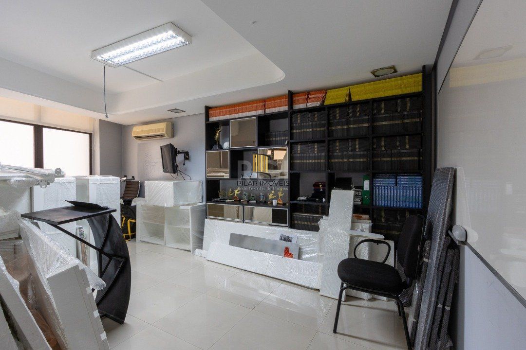 Sala em andar inteiro com 141,77 m2 privativos