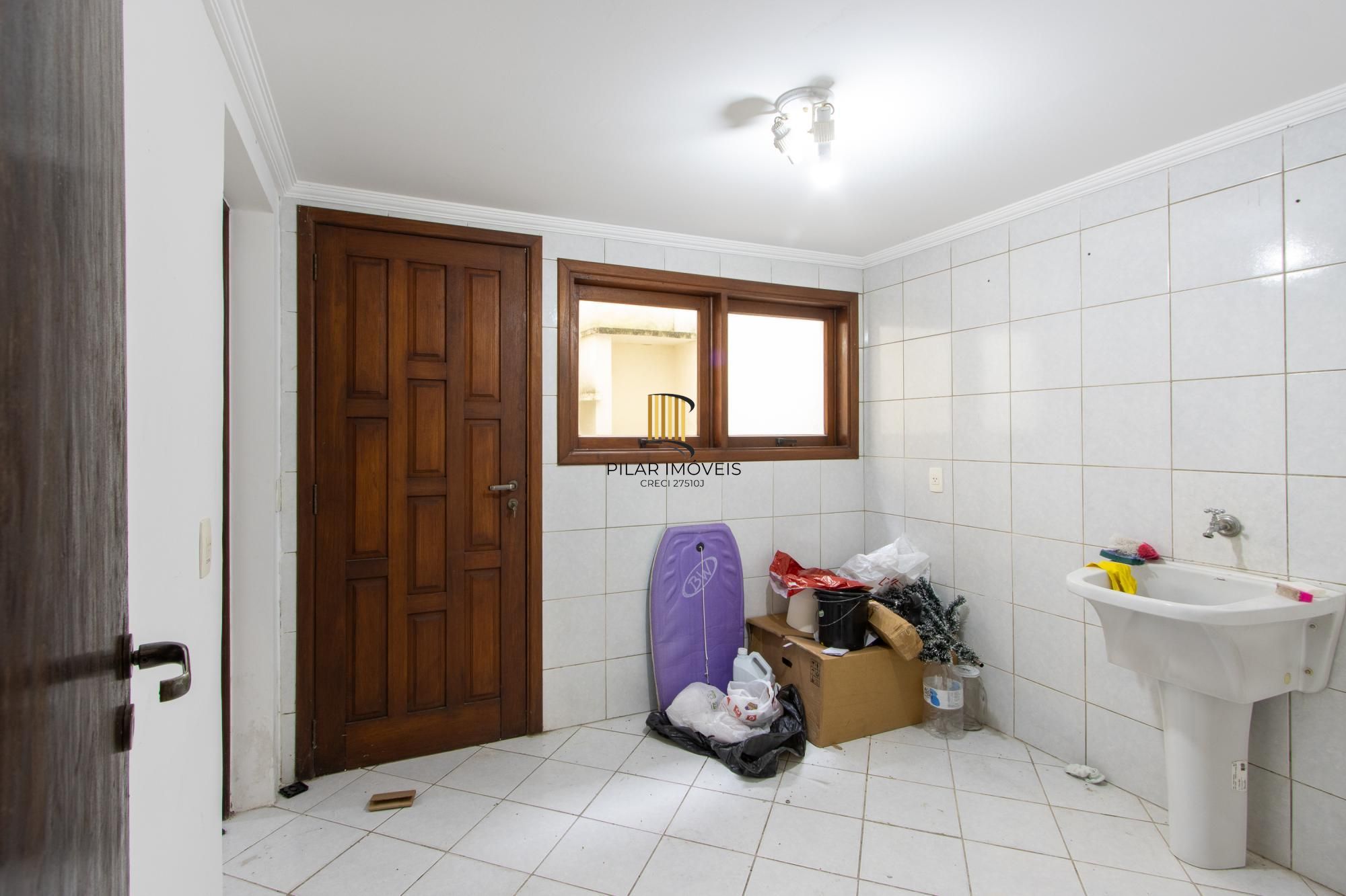 Casa de Condomínio 3 dormitórios no bairro Cristal
