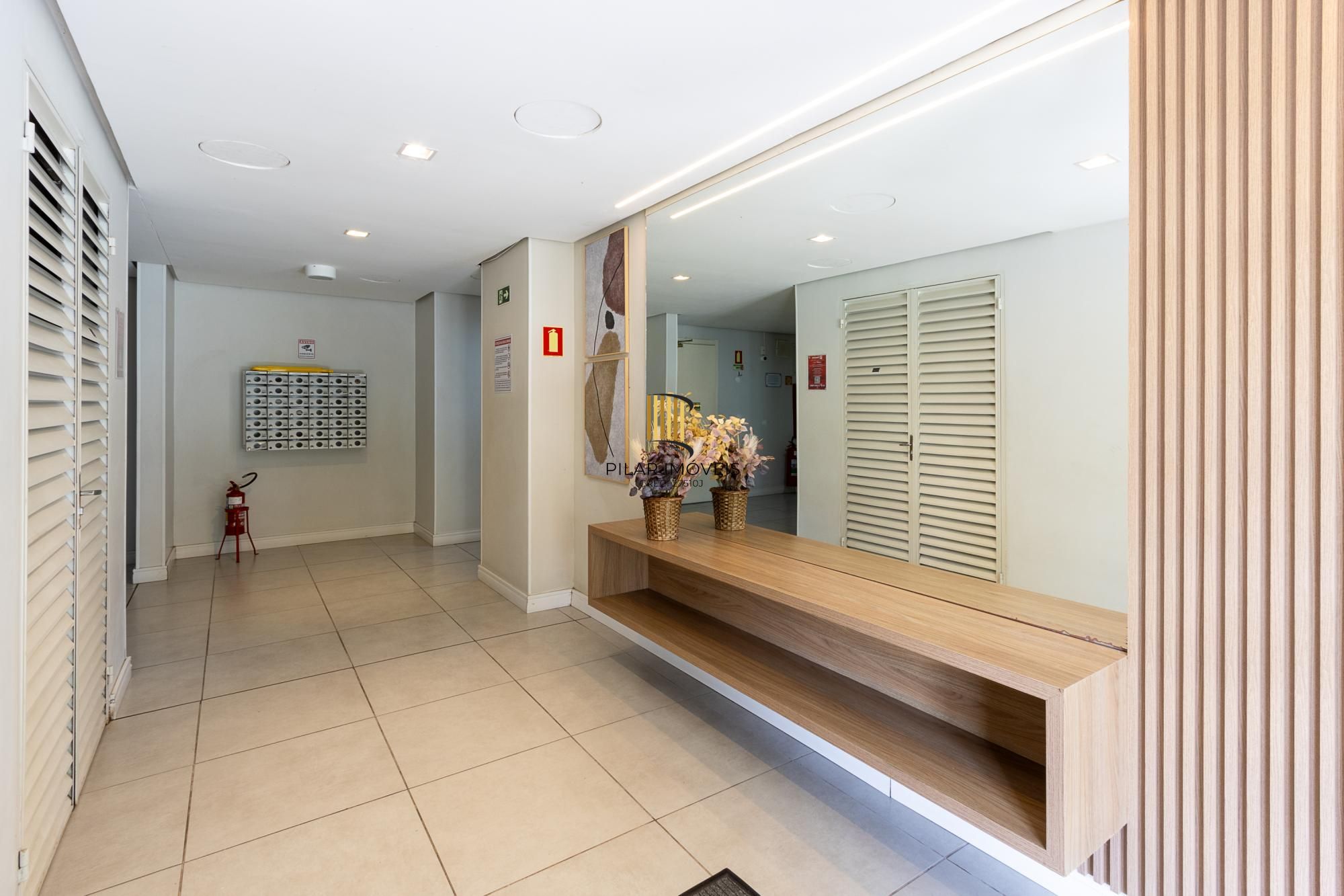 Apartamento 2 quartos, 1 vaga escritura, elevador - Bairro Cristal