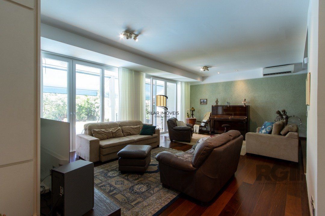 Sobrado com vista para Rio, 3 quartos, 2 suites, pátio, piscina, vaga para 4 carros - Bairro Vila Assunção