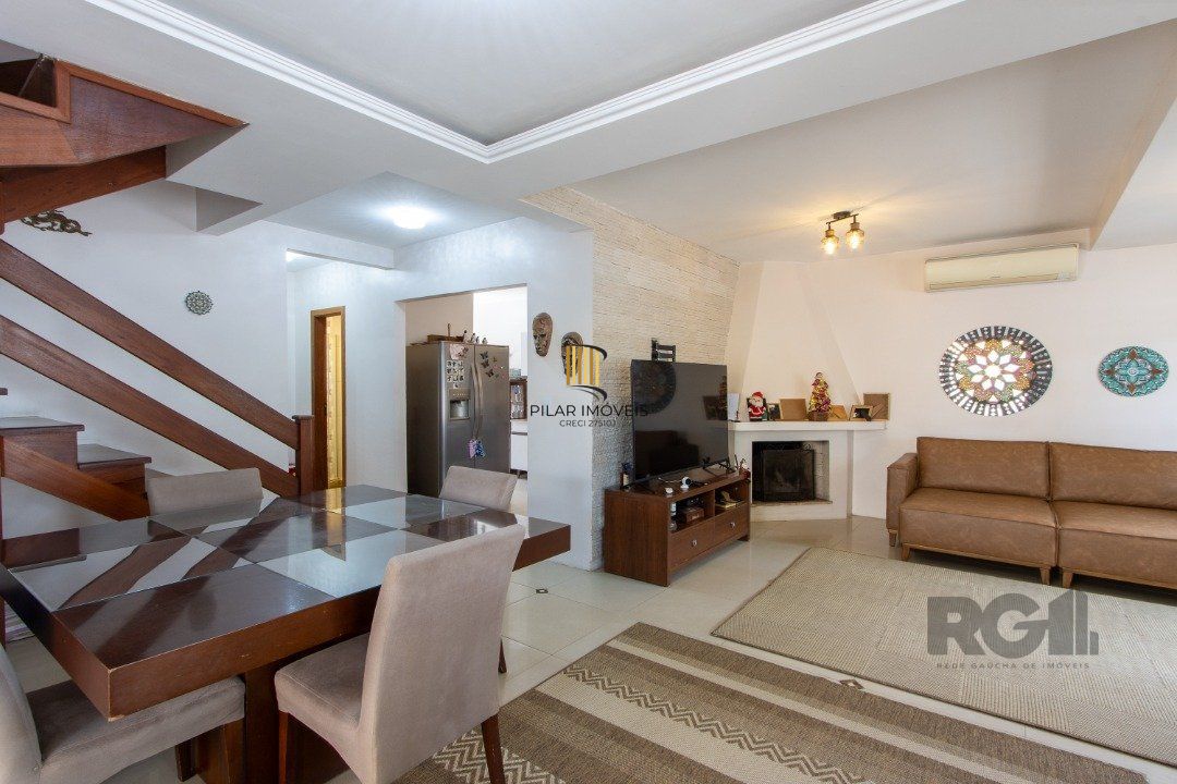 Casa 4 dormitórios no bairro Hípica