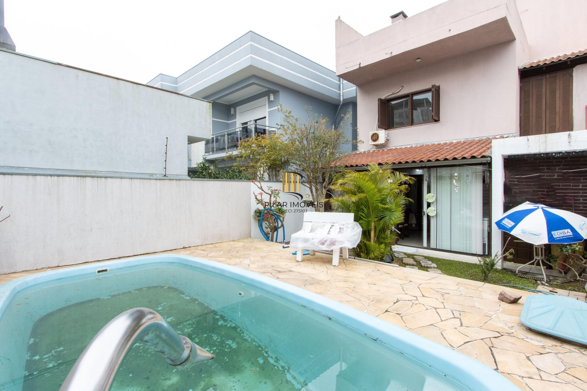 Sobrado no Lagos de Nova Ipanema com 149,54m², possui 03 dormitórios, sendo 1 suíte, garagem para 3 carros