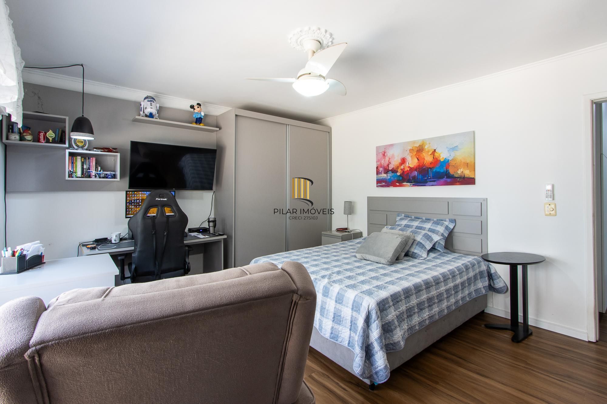 Linda casa totalmente reformada, 3 quartos (1 suite), 2 vagas cobertas - Bairro Nonoai