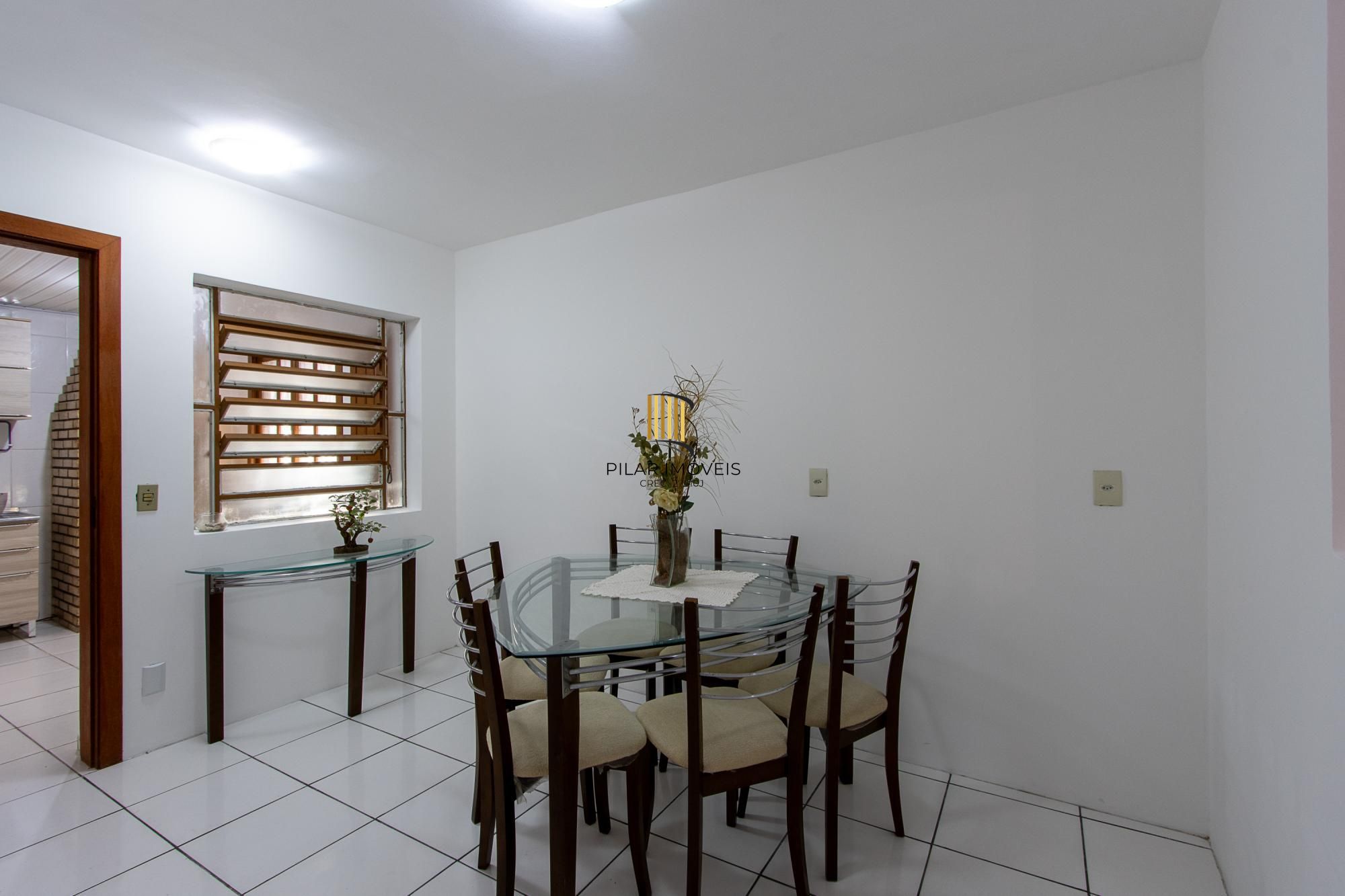 Casa de condomínio, 3 dormitórios, 1 suíte, 1 vaga coberta, no bairro Cristal.