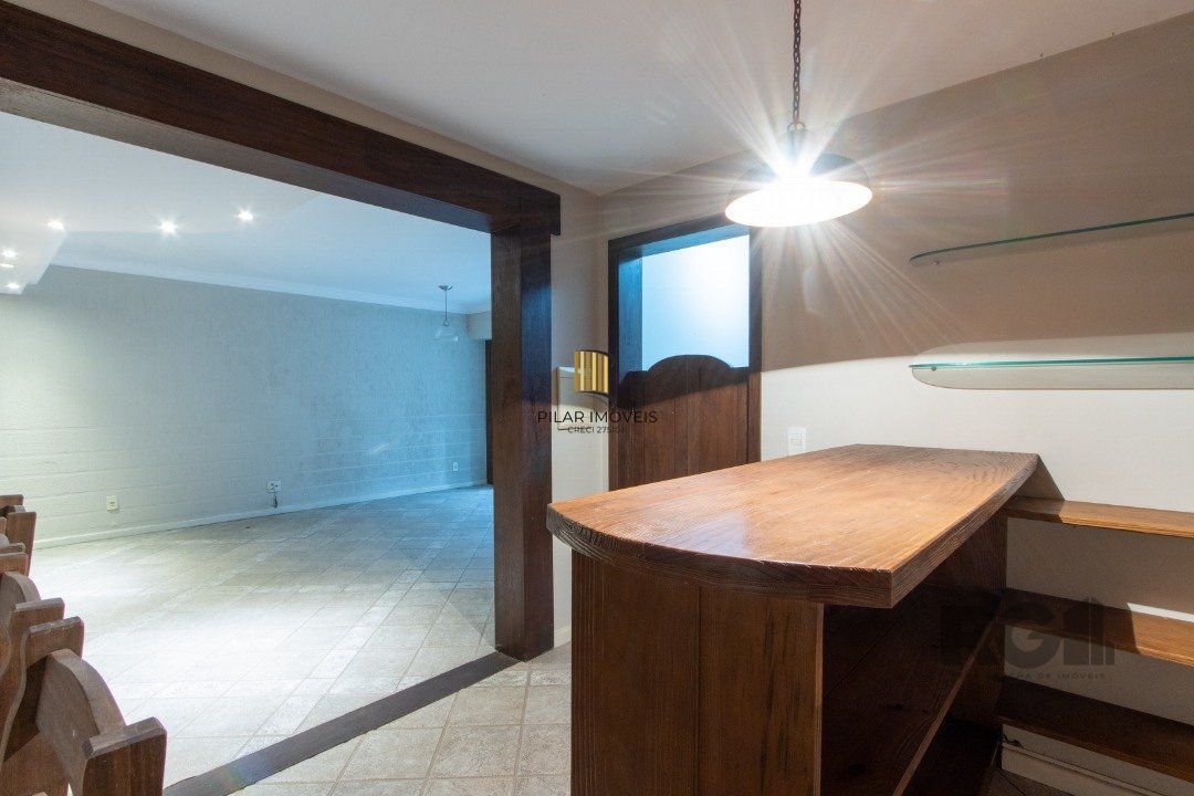 Excelente casa comercial com aproximadamente 300m² de área construída