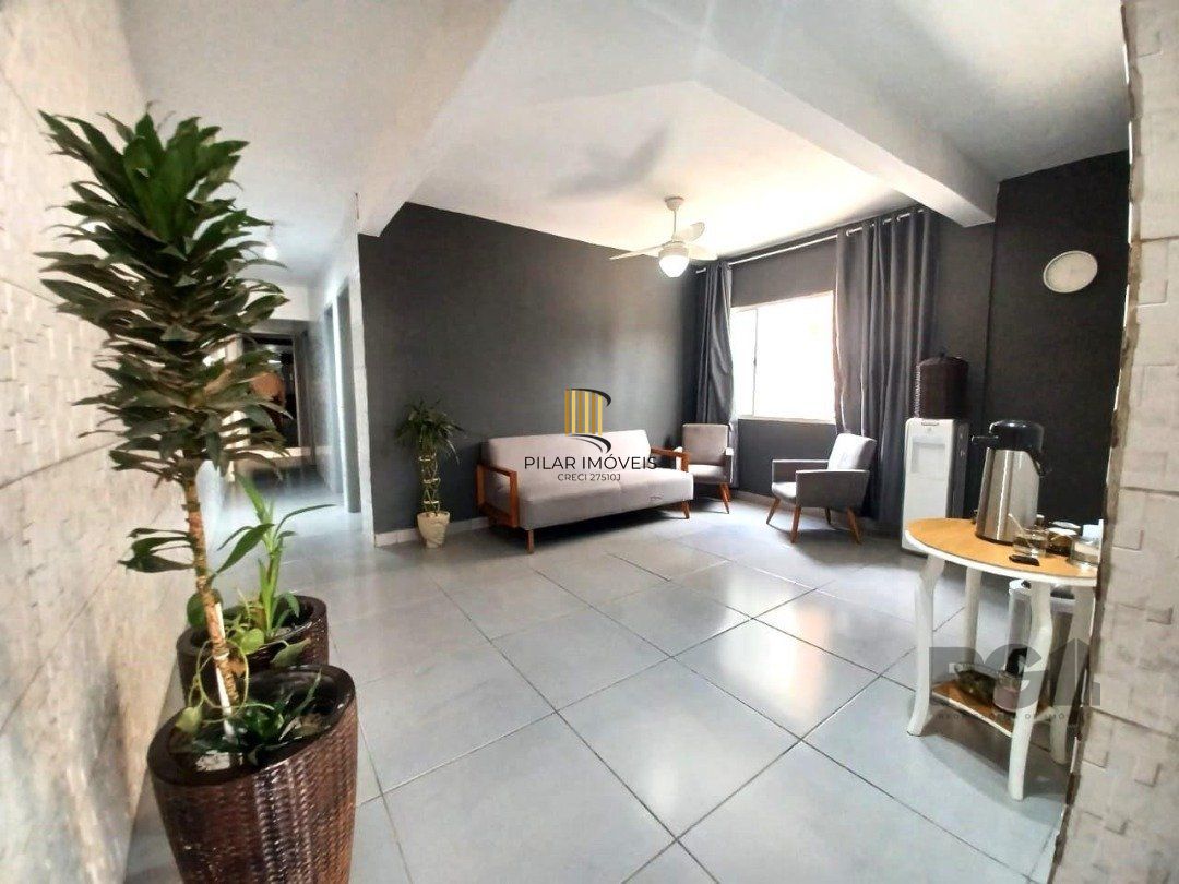 Casa 4 dormitórios no bairro Navegantes