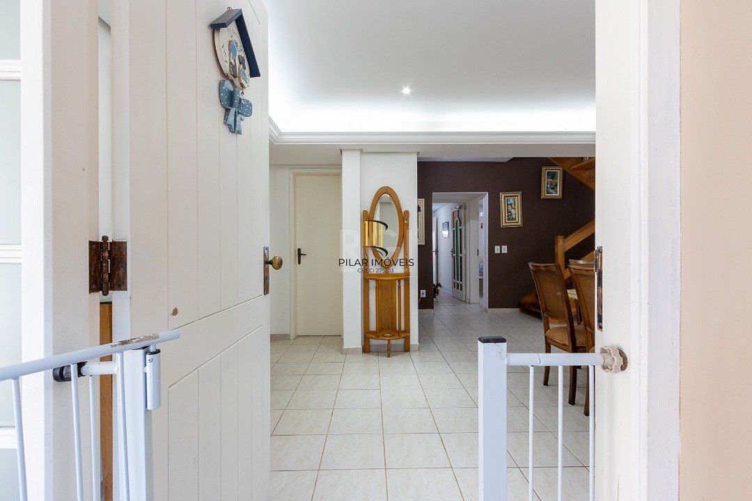 Casa Condominio para Venda - 300m², 4 dormitórios, sendo 2 suites, 2 vagas - Ipanema