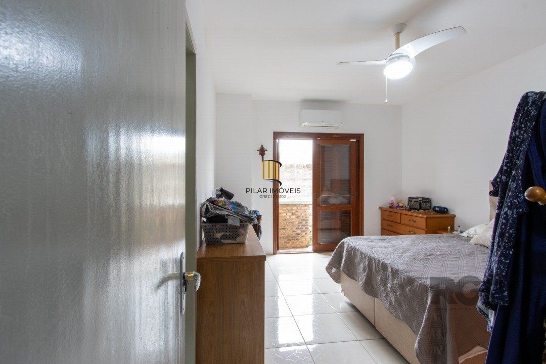 Casa de Condomínio 3 dormitórios no bairro Camaquã