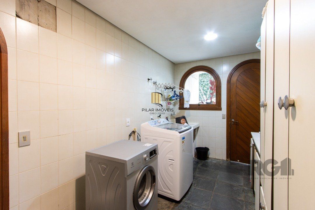 Casa para Venda - 645m², 4 dormitórios, sendo 4 suites, 11 vagas - Tristeza