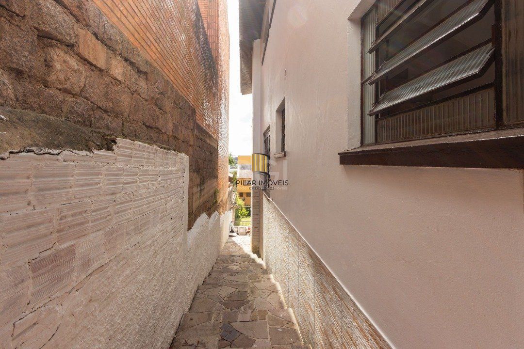 Casa para Venda - 454.7m², 5 dormitórios, sendo 1 suites, 8 vagas - Teresópolis