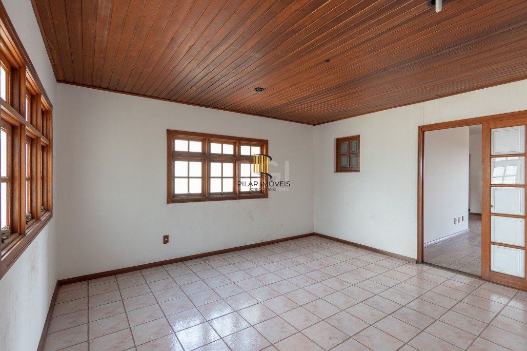 Casa para Venda - 460m², 4 dormitórios, sendo 1 suites, 4 vagas - Cristal