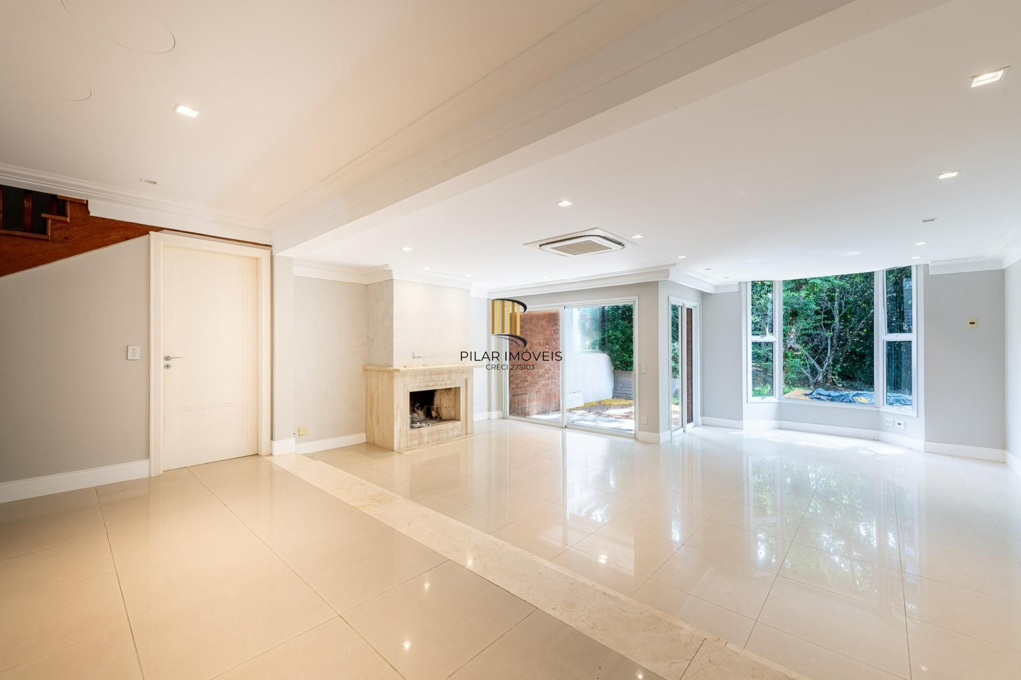 Casa de 4 dormitórios no bairro Três Figueiras