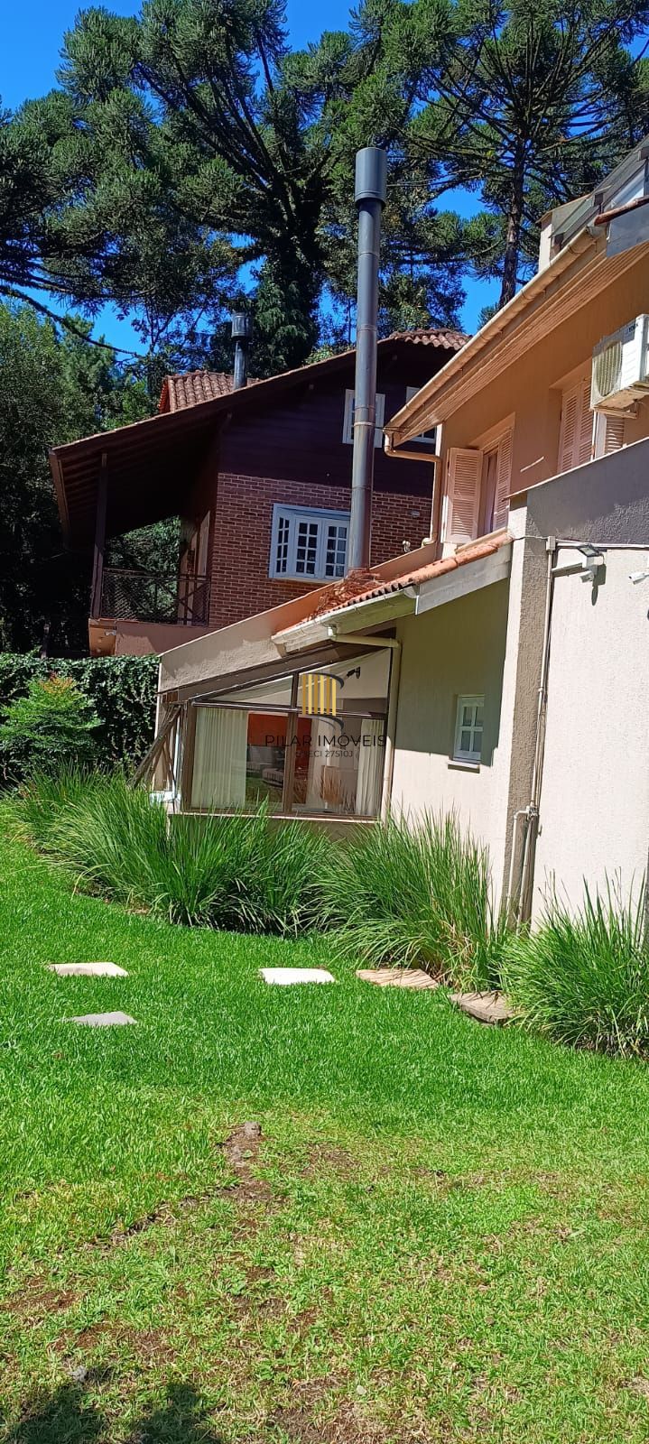 Casa em condomínio em Canela