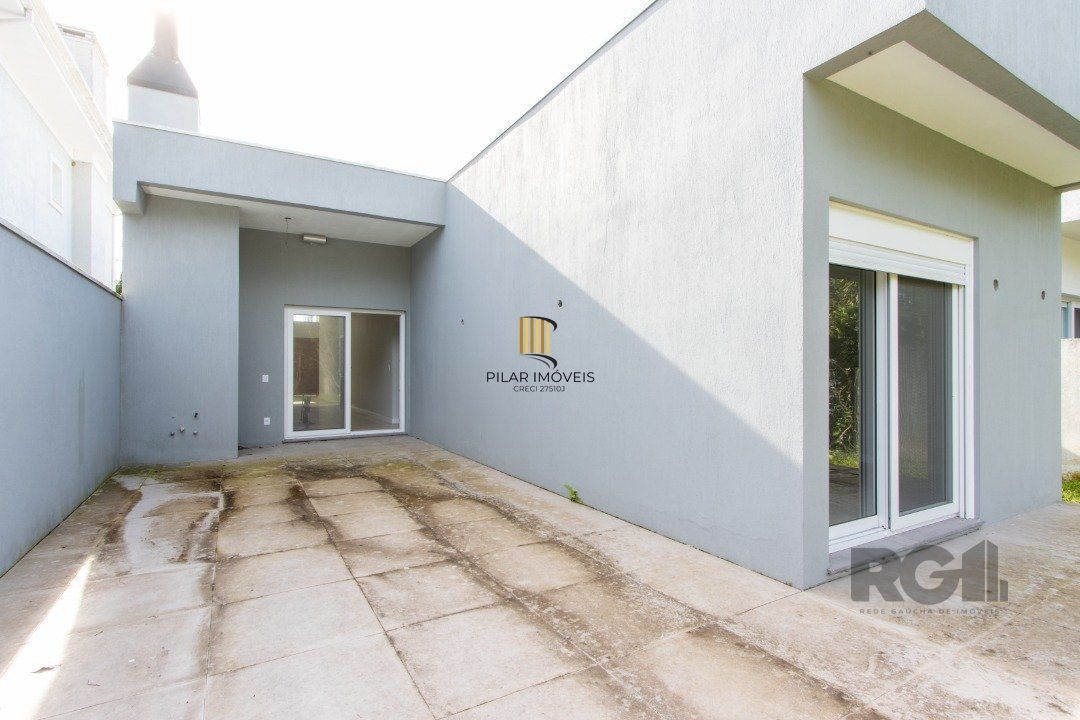 Casa de Condomínio 3 dormitórios no bairro Chapéu do Sol