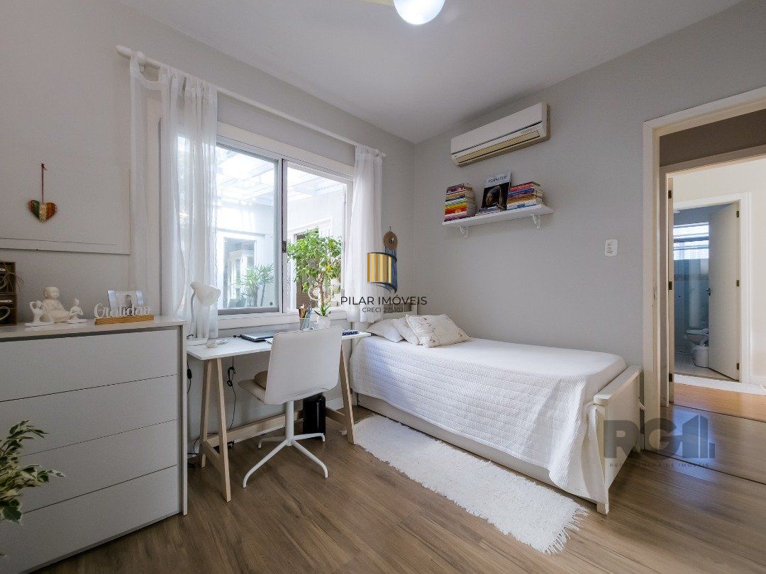 CASA TÉRREA REFORMADA, 3 QUARTOS, SUITE, PÁTIO - BAIRRO CRISTAL