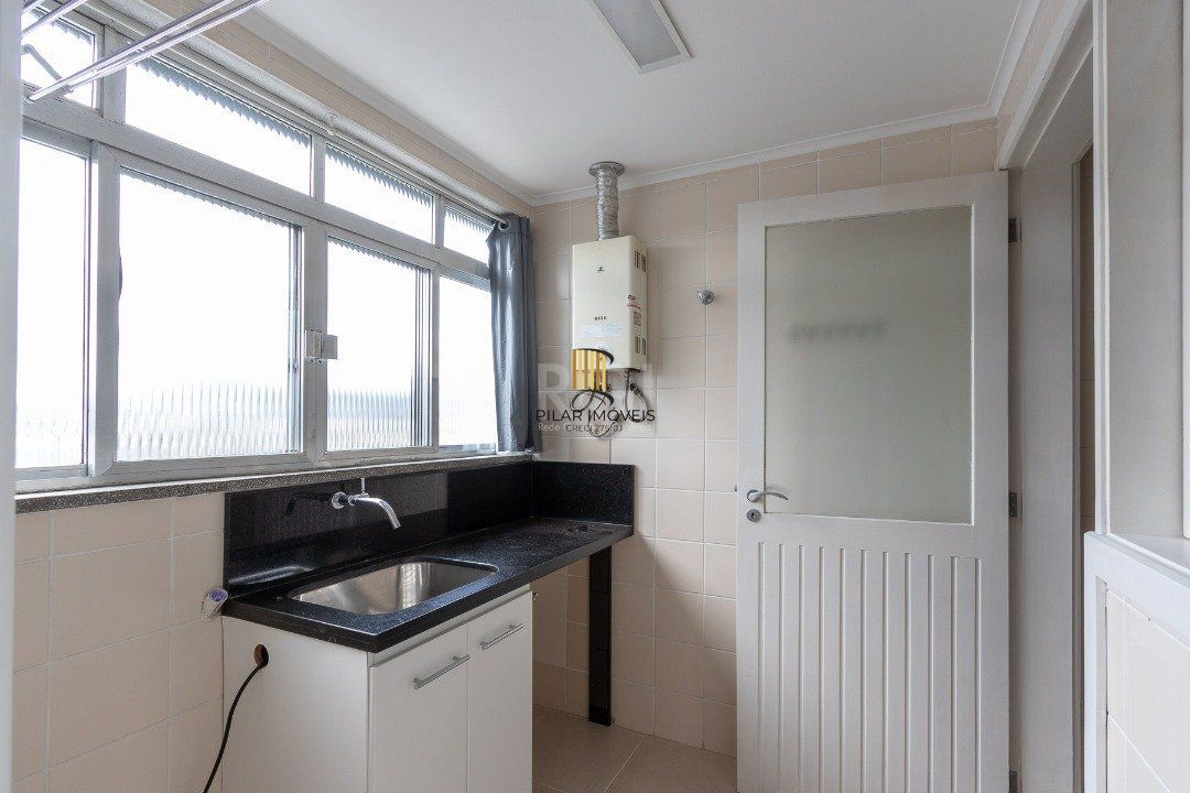 Apartamento no último andar com vista panorâmica, 2 dormitórios e até 4 vagas de garagem - Bairro Teresópolis, Zona Sul de Porto Alegre