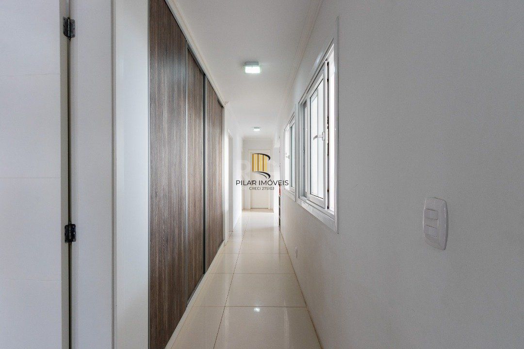 Casa para Venda - 377m², 4 dormitórios, sendo 3 suites, 3 vagas - Guarujá