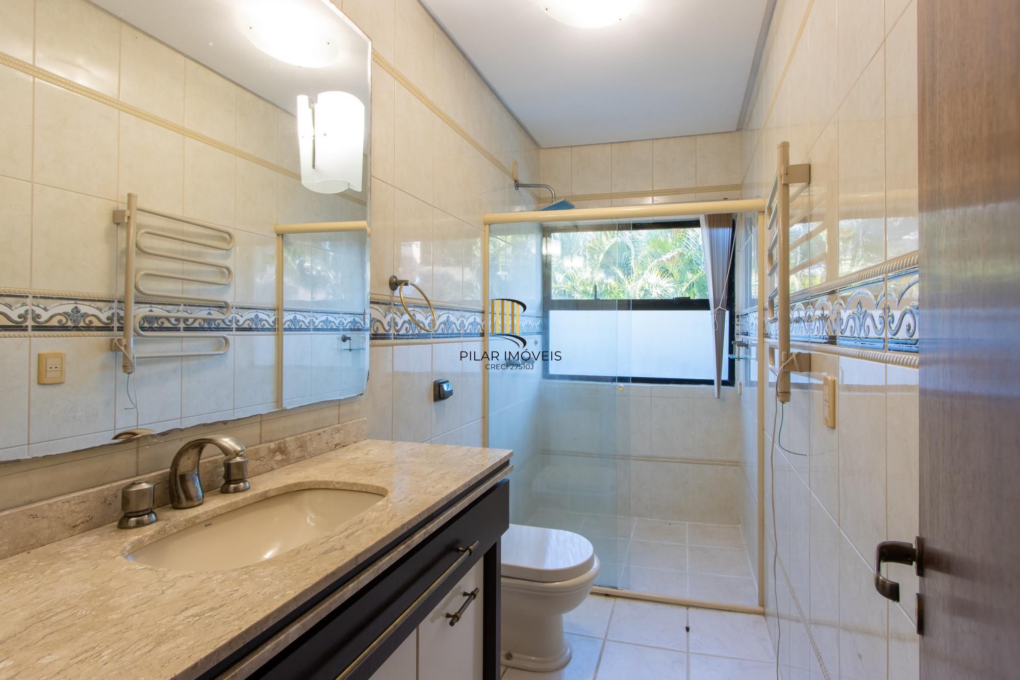 Excelente Casa em Condominio Fechado com 440,60m Dormitórios, sendo 2 Suítess