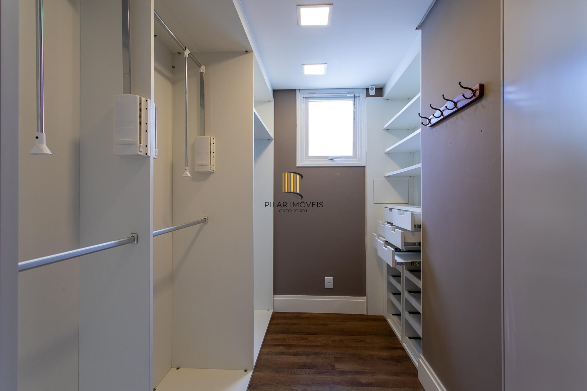 Casa de Condomínio 4 dormitórios no bairro Terraville