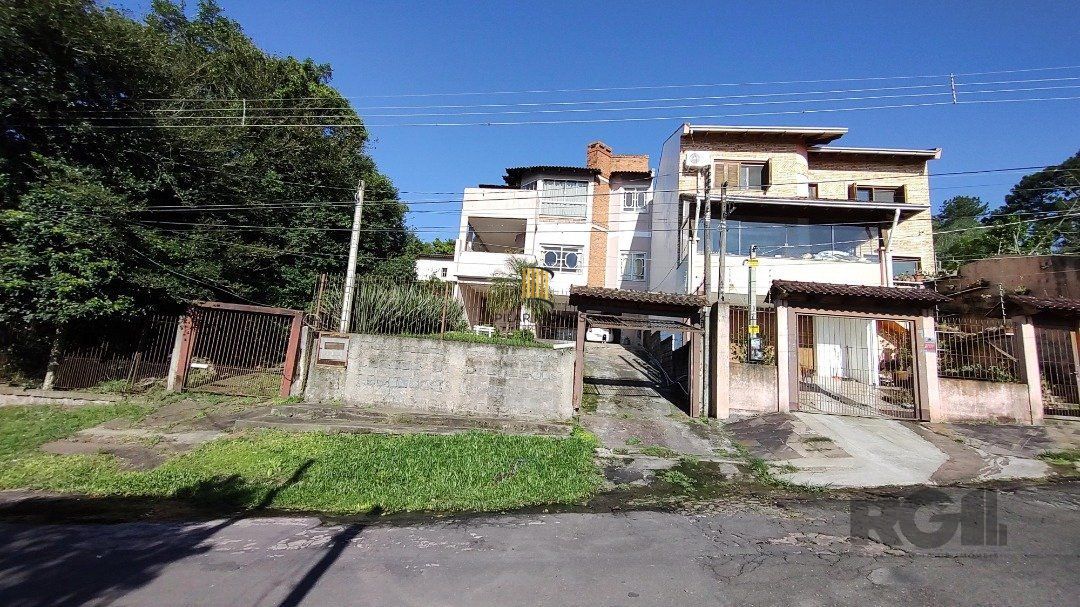 Sobrado, 5 quartos, 2 suites, pátio, 3 vagas - Bairro Vila Nova