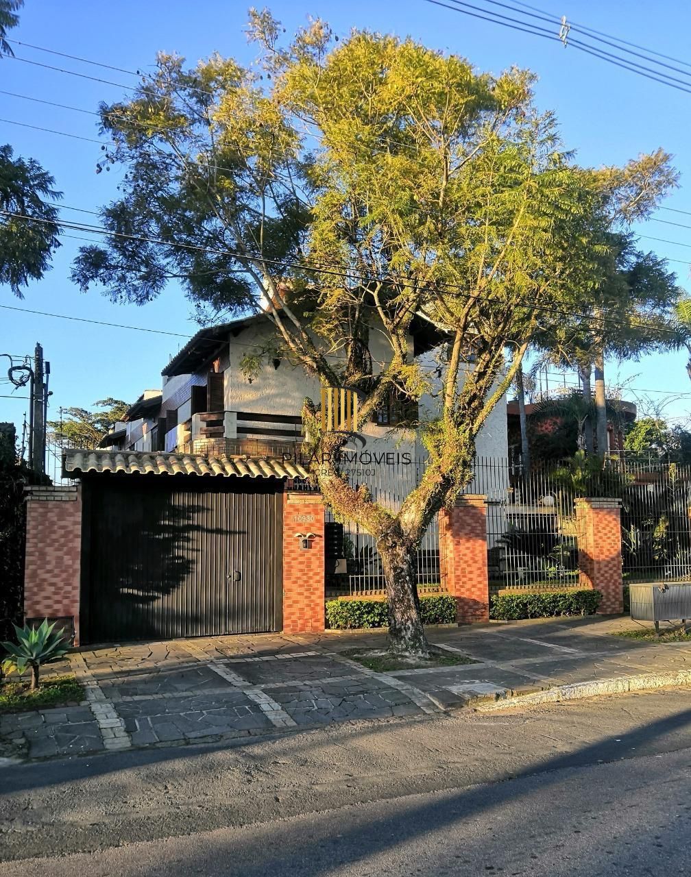 Casa de Condomínio com 3 dormitórios e 2 vagas em Ipanema