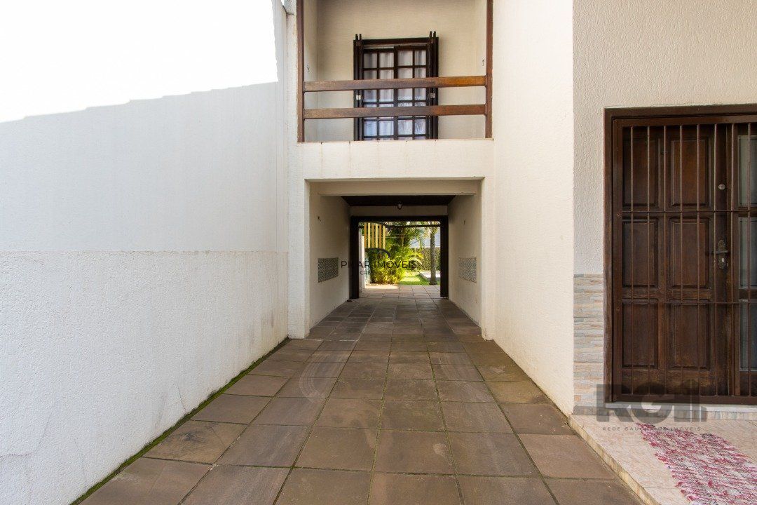 Casa 3 dormitórios no bairro Camaquã