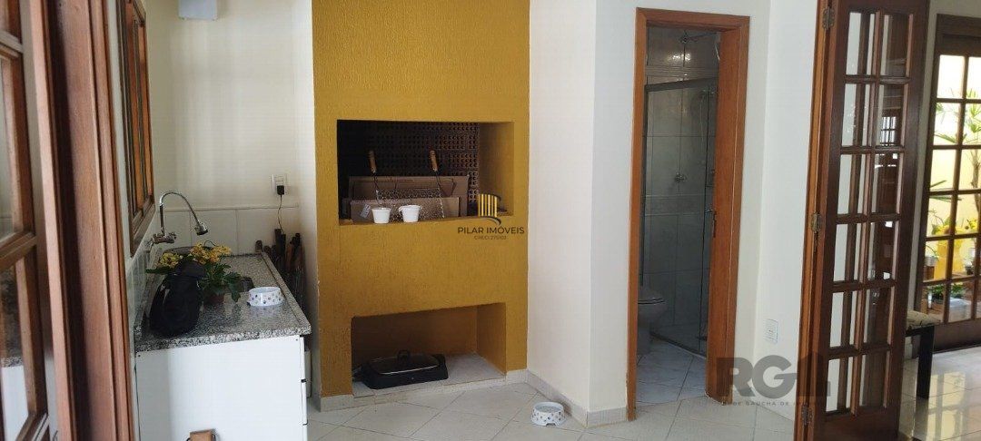 Casa 4 Dormitório(s) Bairro Nonoai