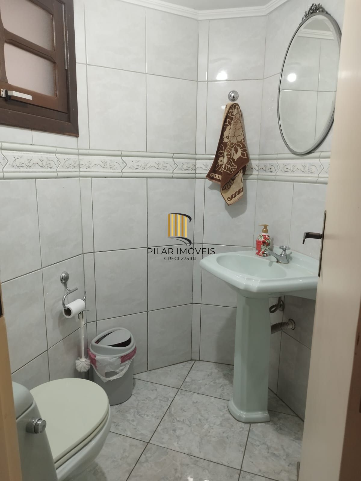 Casa de 4 dormitórios com 250 m² de área privativa