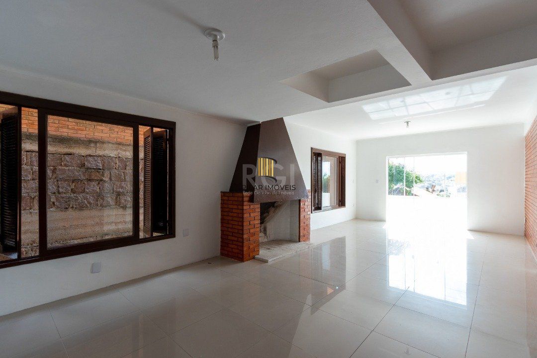 Casa para Venda - 454.7m², 5 dormitórios, sendo 1 suites, 8 vagas - Teresópolis