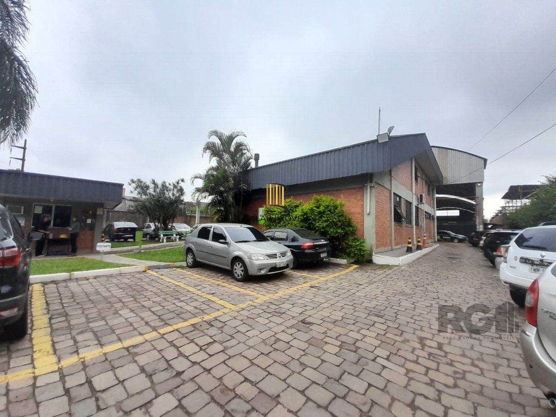Prédio comercial com área total de 5.000 m² na rua Frederico Mentz, bairro Navegantes. - Pilar Imóveis